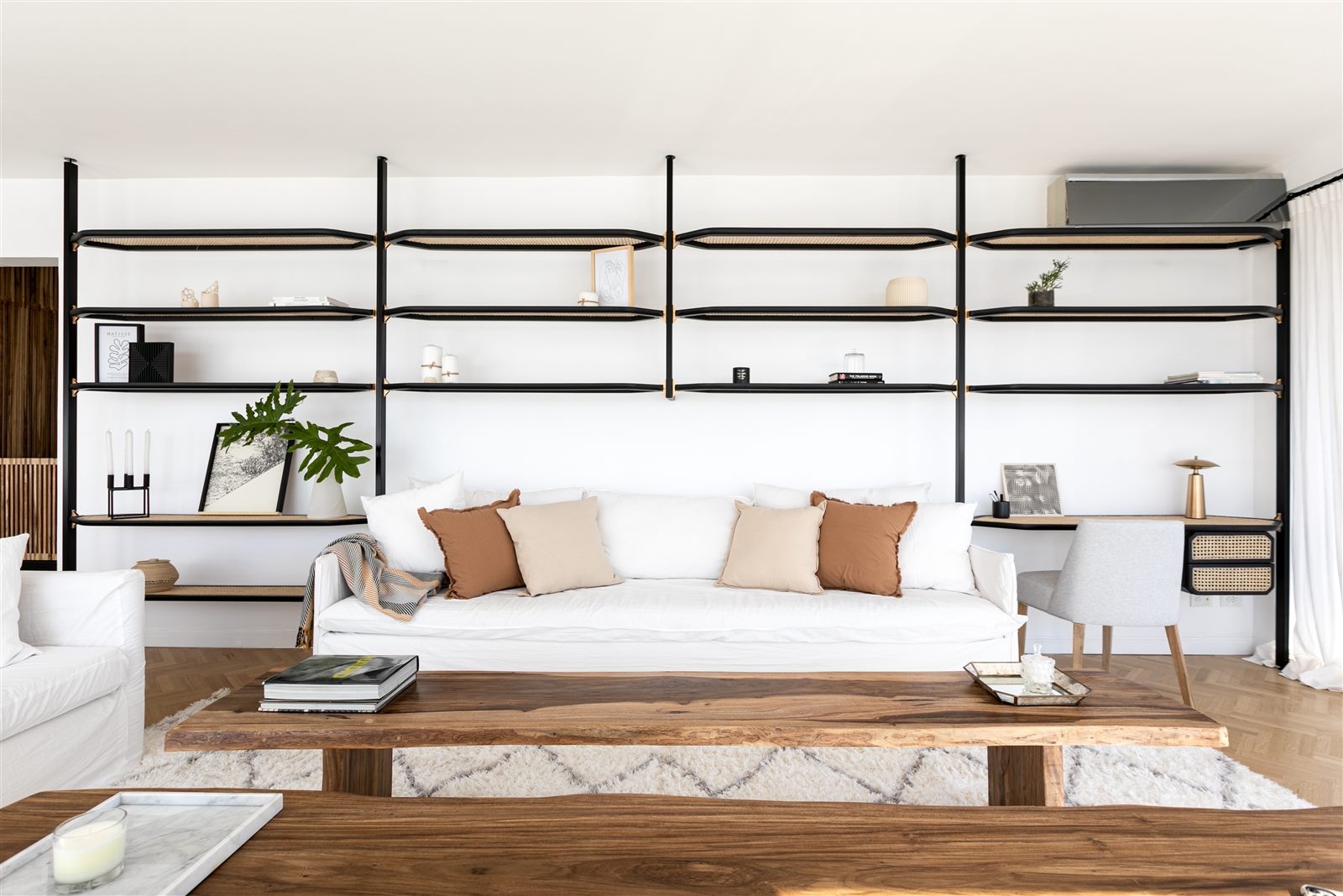 Living con biblioteca a medida